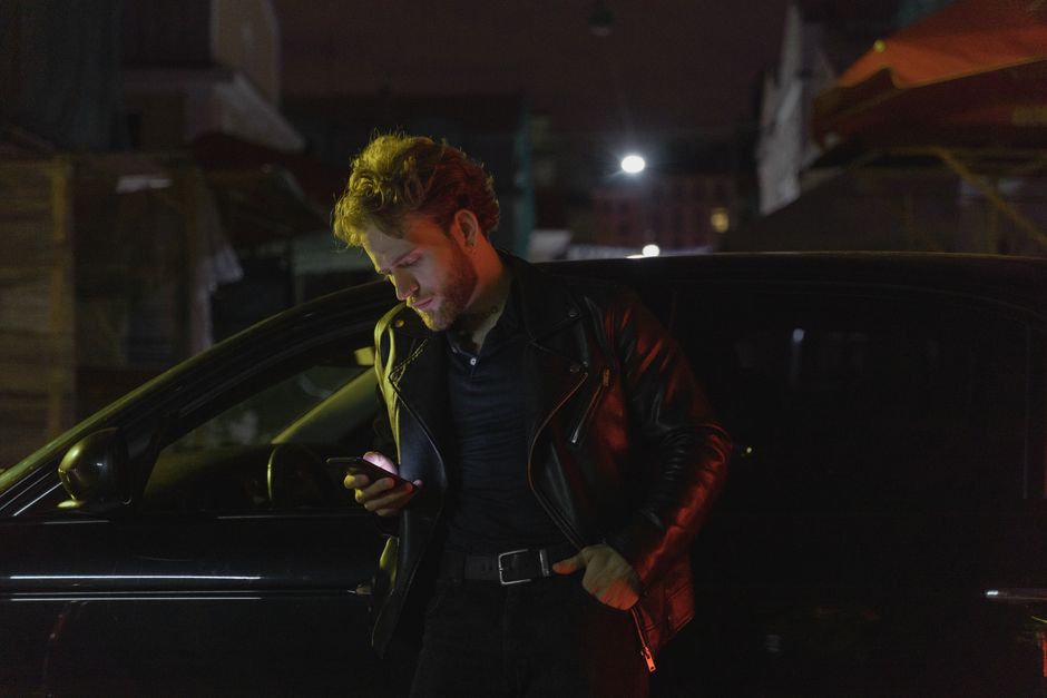 Leather Jacket Vampire Outfit: 5 Looks That Work